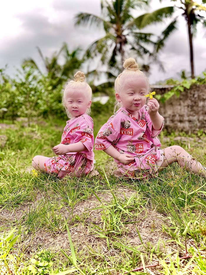 Cả 2 ngày càng tự tin và đáng yêu