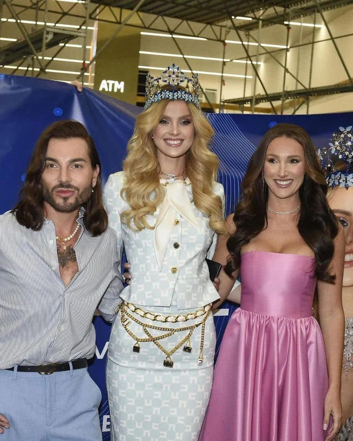 Được biết, đương kim Hoa hậu Thế giới không chỉ xinh đẹp mà còn được đánh giá cao bởi những công việc, dự án vì cộng đồng, vì trẻ em: 'Hãy nghĩ khi các bạn là trẻ em có giấc mơ và khi lớn lên giấc mơ bị lãng quên. Hãy tưởng tượng bạn là một bà mẹ có đứa con như vậy nhưng khi lớn lên lại bỏ quên giấc mơ đó. Nguyên nhân đến từ việc những đứa trẻ đó chưa có điều kiện giáo dục mà các bé đang cần. Nhiệm vụ và ước mơ cả đời tôi là mang tới nền giáo dục chất lượng tới trẻ em'.