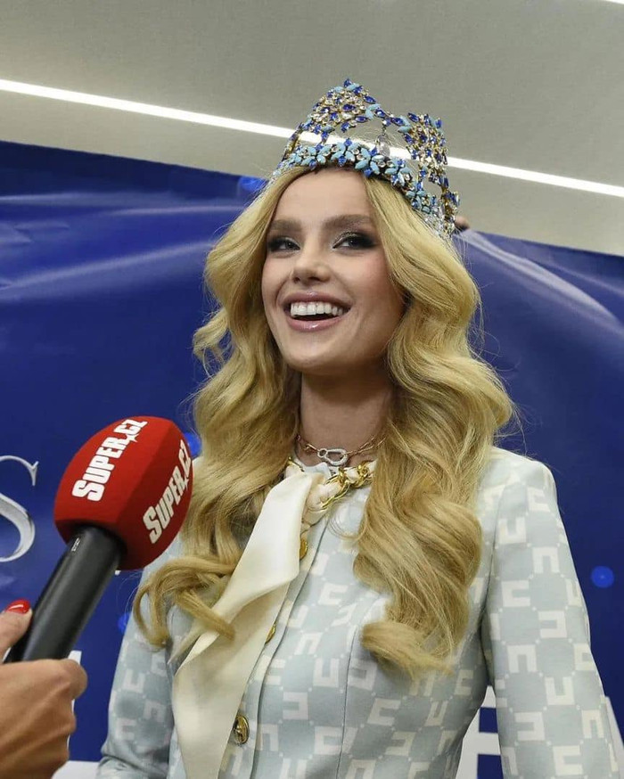 Sau 2 tuần bước lên ngôi vị cao nhất tại cuộc thi Miss World 2023 - Hoa hậu Thế giới, Krystyna Pyszko - mỹ nhân đến từ CH Séc đã dành thời gian tận hưởng hào quang cũng như đồng hành cùng ban tổ chức trong các dự án, công việc. Ảnh FBNV.