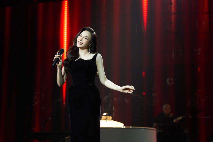 Khán giả và đồng nghiệp đều vui mừng vì Hồ Quỳnh Hương đã trở lại. 