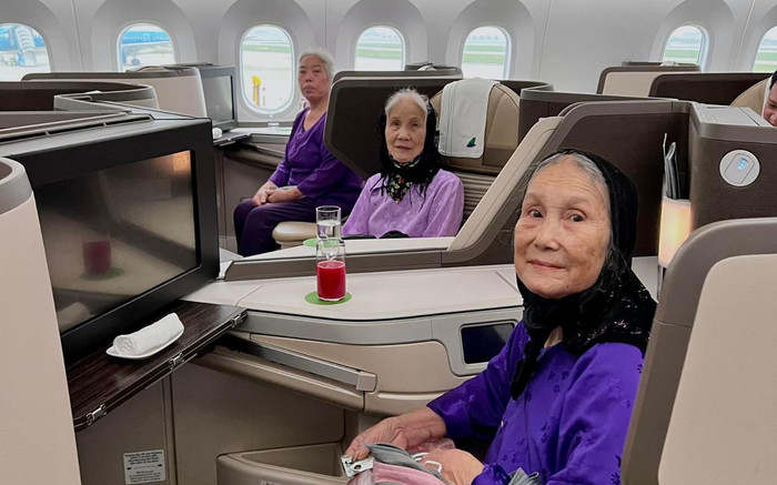 Sự thật bất ngờ đằng sau bức ảnh 3 cụ bà ngồi máy bay hạng thương gia đi du lịch 'gây sốt' cõi mạng Ảnh 2
