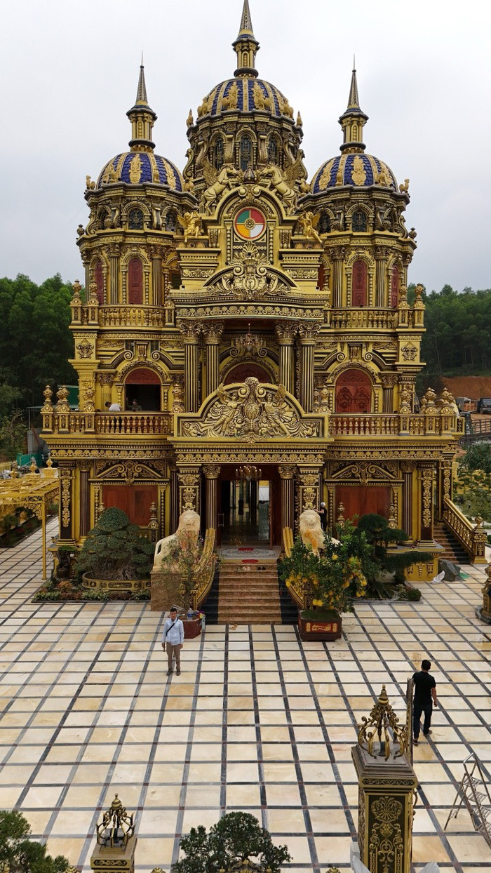 'Đại gia đồng nát' ở Nghệ An sở hữu toà lâu đài dát vàng 100 tỷ đồng, mở cửa đón khách đến tham quan Ảnh 1