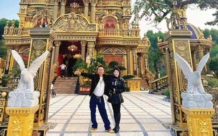 'Đại gia đồng nát' ở Nghệ An sở hữu toà lâu đài dát vàng 100 tỷ đồng, mở cửa đón khách đến tham quan Ảnh 2