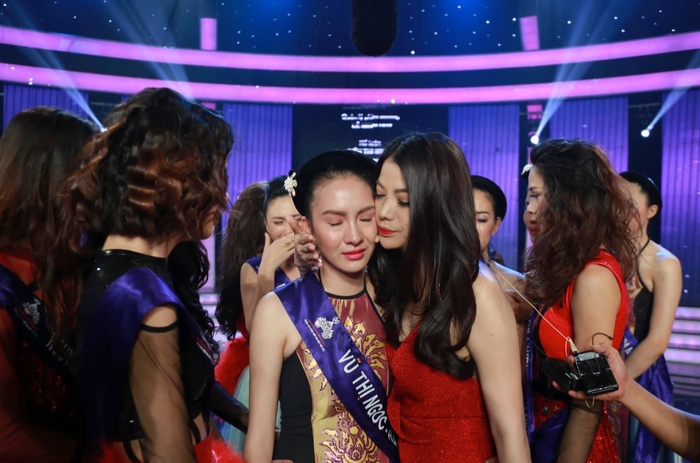 Trương Ngọc Ánh từng ngồi ghế nóng cuộc thi Hoa khôi Áo dài 2014.