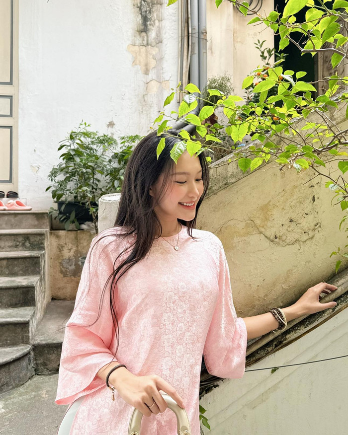 Doãn Hải My chăm chỉ diện áo dài trong dịp Tết Nguyên đán vừa qua. Ảnh: FBNV