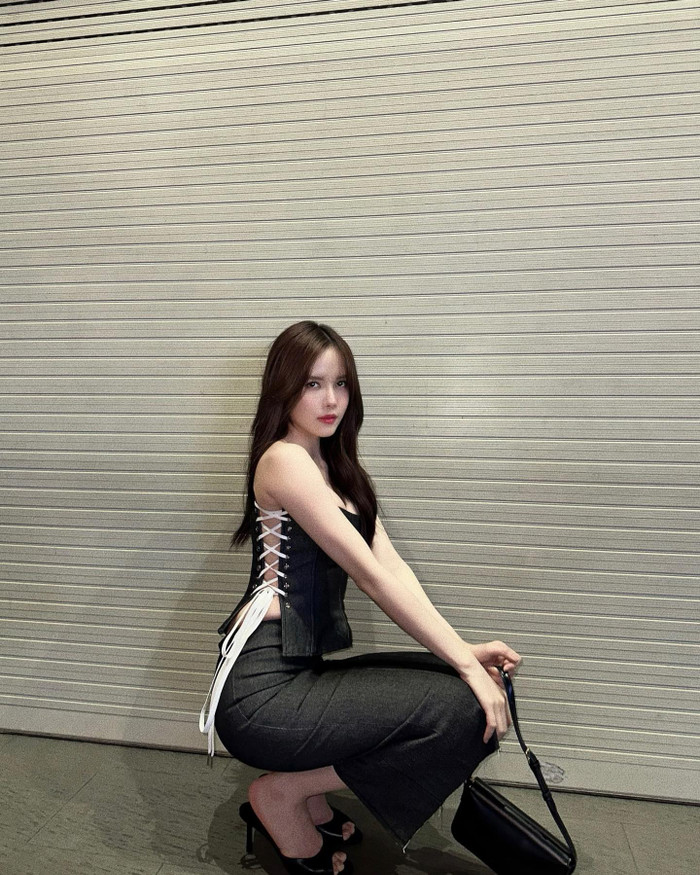 Thiều Bảo Trâm luôn thể hiện sự chỉn chu, chuyên nghiệp khi chụp hình 'sống ảo' ở trên mạng xã hội. Ảnh: FBNV