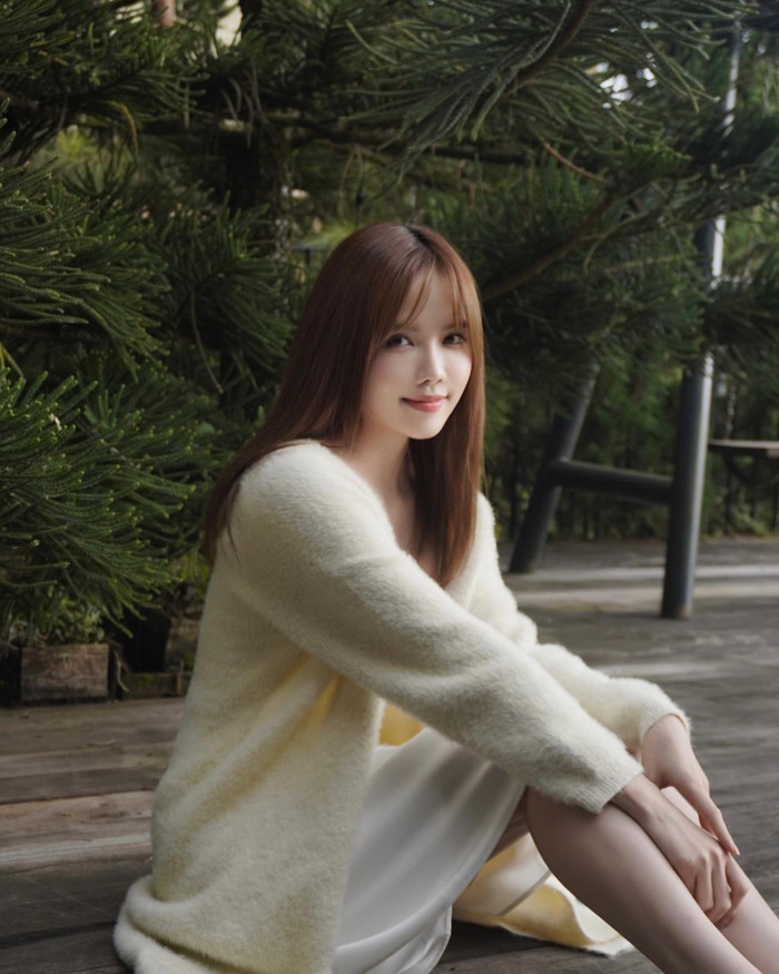 Thiều Bảo Trâm toát ra thần thái nữ tính, ngọt ngào và đầy cuốn hút. Ảnh: FBNV