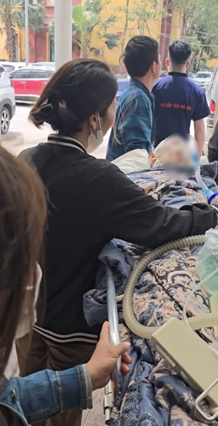 Nam sinh được gia đình đưa về quê