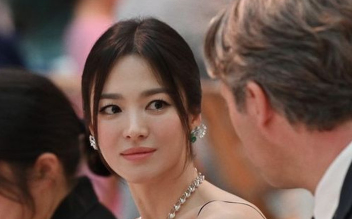 Song Hye Kyo công khai ủng hộ 'người tình', danh tính nửa kia được hé lộ Ảnh 2