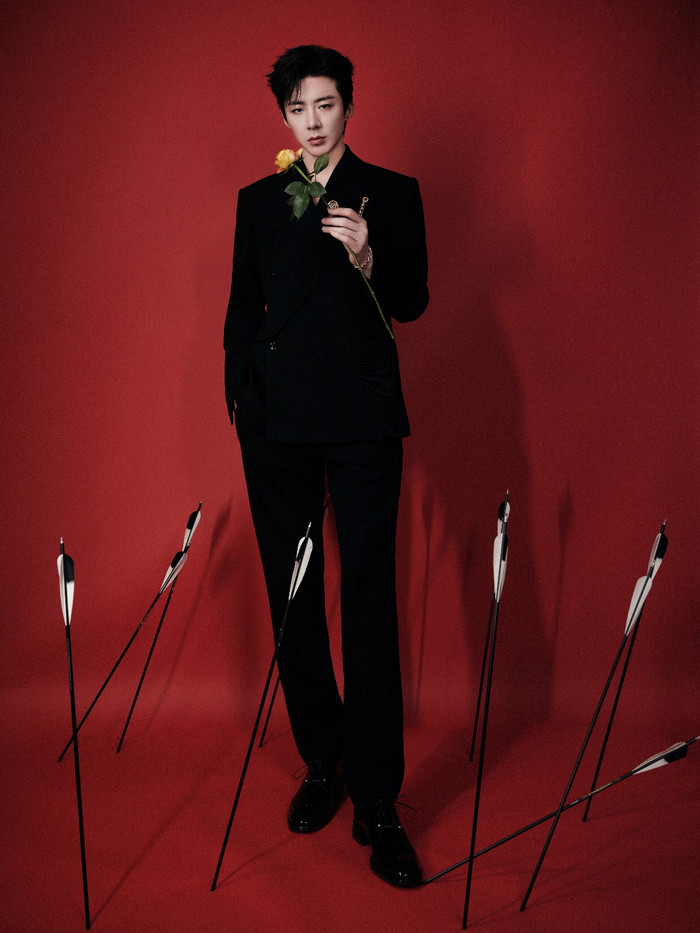 Lưu Vũ Ninh kể từ lúc chuyển hướng sang con đường diễn xuất đến nay, cũng đã gặt hái được một số thành tựu nhất định. Ngoài Trường Ca Hành, Lưu Vũ Ninh cũng vừa bỏ túi thêm một dự án hấp dẫn khác là Nhất Niệm Quan Sơn, hợp tác cùng đàn chị Lưu Thi Thi. 