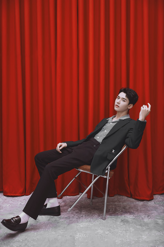 Cung Tuấn xếp vị trí thứ 19 nhờ vẻ đẹp siêu thực của mình.