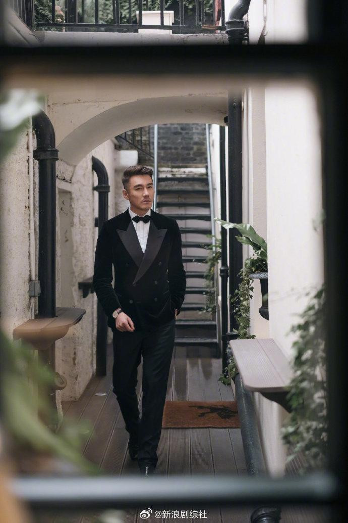 Hồ Binh, người được mệnh danh 'Mẫu nam số 1 Trung Quốc' lọt top sao Cbiz có tỉ lệ cơ thể vàng. 