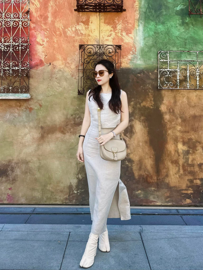 Theo đó, sau khi ly hôn với chồng cũ Đăng Nguyên, cô nuôi 2 con và đi thêm bước nữa với kiến trúc sư điển trai Tiến Dũng. Trong cuộc hôn nhân thứ 2, Hằng Túi có thêm 3 nhóc tì đáng yêu. Hằng Túi còn nhận nuôi thêm 1 em bé sau đó.