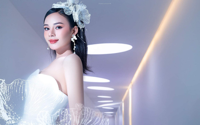 Mỹ nhân từng tập catwalk trong xưởng ô tô để đi thi sắc đẹp Ảnh 2