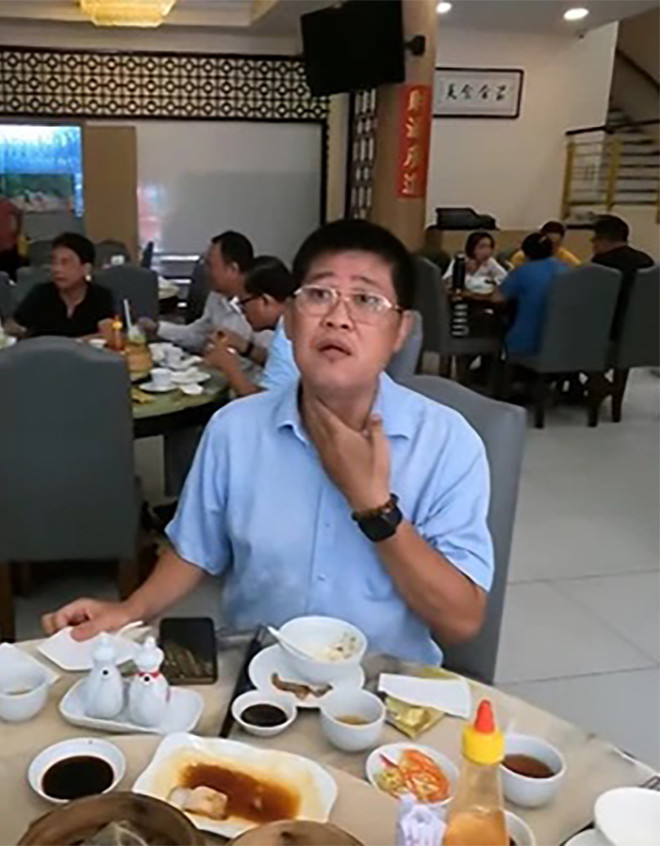 Phước Sang gầy gò hơn hẳn.