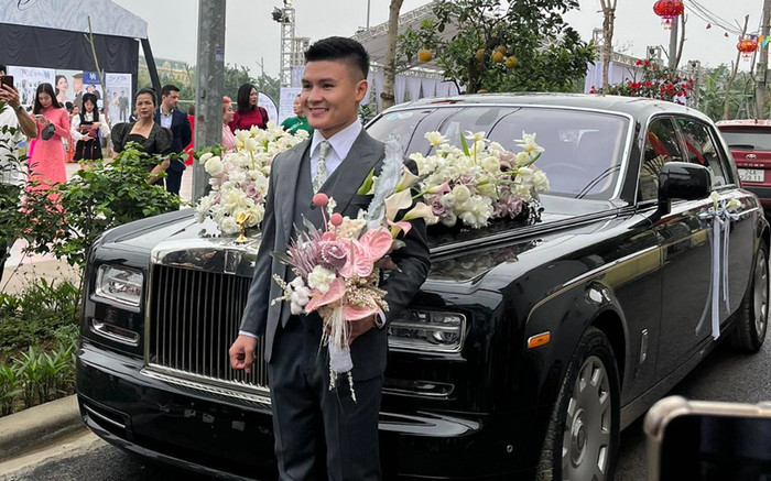 Chú rể Quang Hải hạnh phúc bước lên xe hoa tiền tỉ, mẹ chồng vui vẻ: 'Tôi đi đón con dâu về đây' Ảnh 2