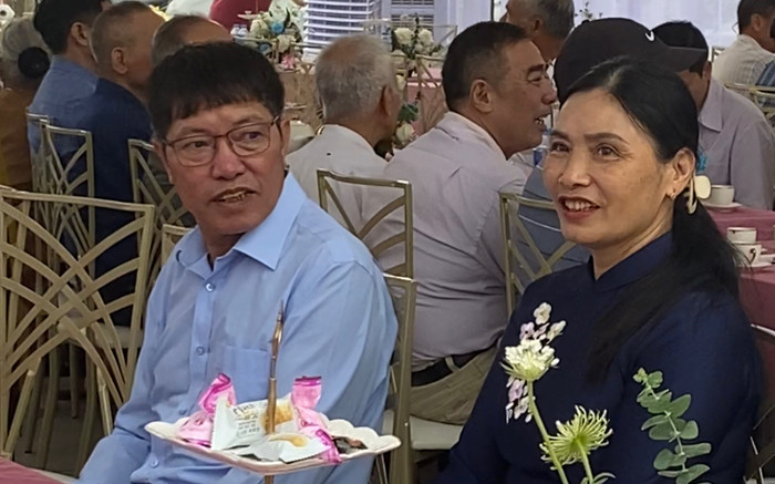 Bố mẹ Đoàn Văn Hậu đến dự đám cưới Quang Hải từ sớm, lộ rõ vẻ hạnh phúc khi 'lên chức' Ảnh 2