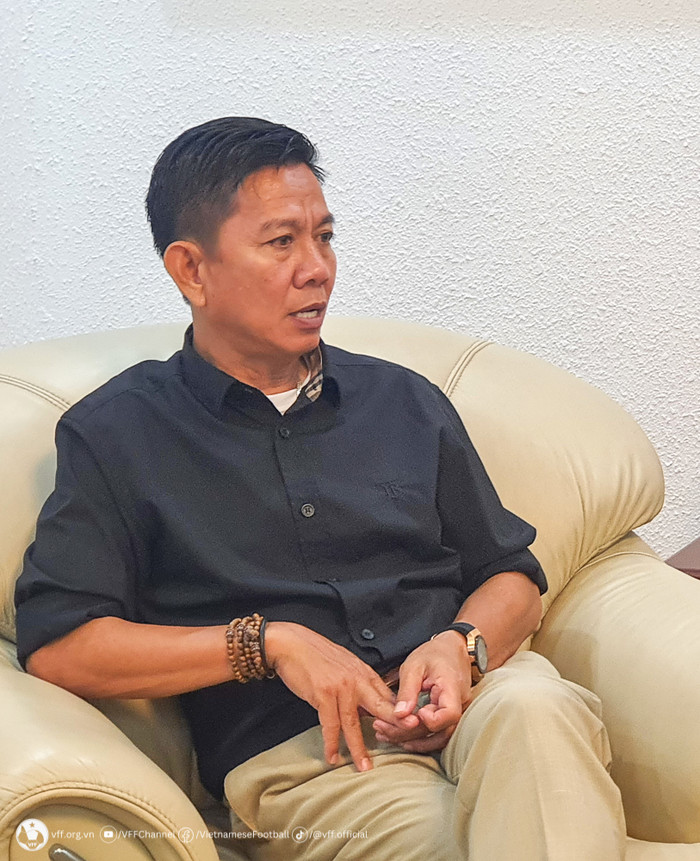 Theo thông tin của Saostar, HLV Hoàng Anh Tuấn chính thức thay HLV Troussier dẫn dắt U23 Việt Nam. Ảnh: VFF