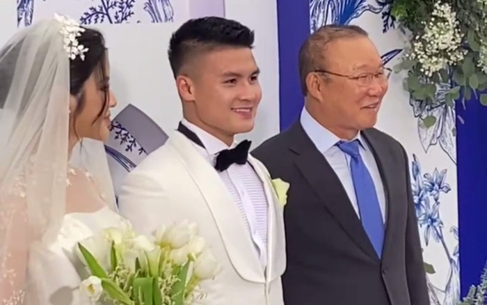 Giữa tin đồn dẫn dắt tuyển Việt Nam, HLV Park Hang Seo dự đám cưới Quang Hải Ảnh 2