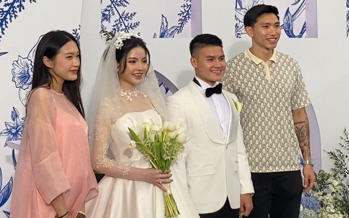 Doãn Hải My lộ bụng bầu lớn khi đến chung vui với Quang Hải, Đoàn Văn Hậu kề cạnh bên vợ Ảnh 2