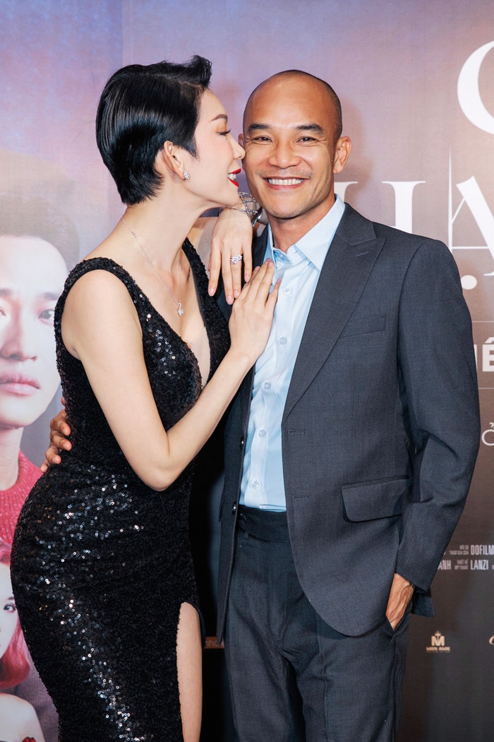 Xuân Lan và ông xã tình tứ trên thảm đỏ.