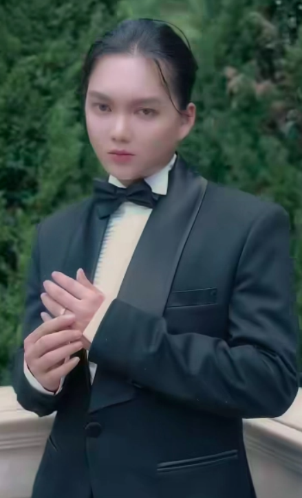 TikToker Phạm Thoại lấy vợ, gửi thiệp mời và khoe cả rạp cưới nhưng bạn bè chẳng ai tin Ảnh 4