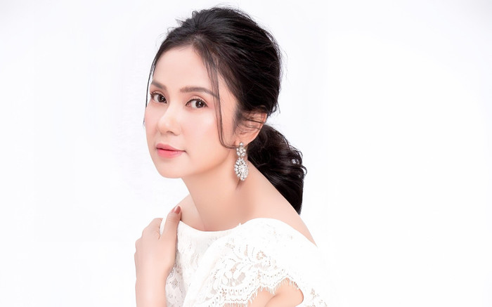 'Nữ hoàng ảnh lịch' Việt Trinh đáp trả khi bị chê già Ảnh 2