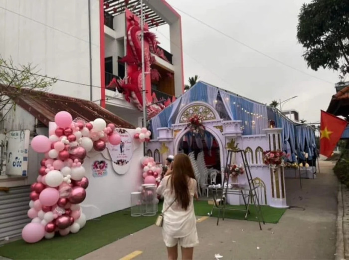 Danh tính cô gái chụp ảnh cưới cùng TikToker Phạm Thoại? Ảnh 2