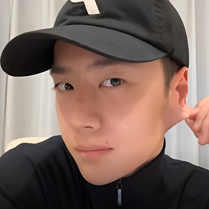 Vương Nhất Bác gây tranh cãi dữ dội tại buổi giao lưu mới đây.