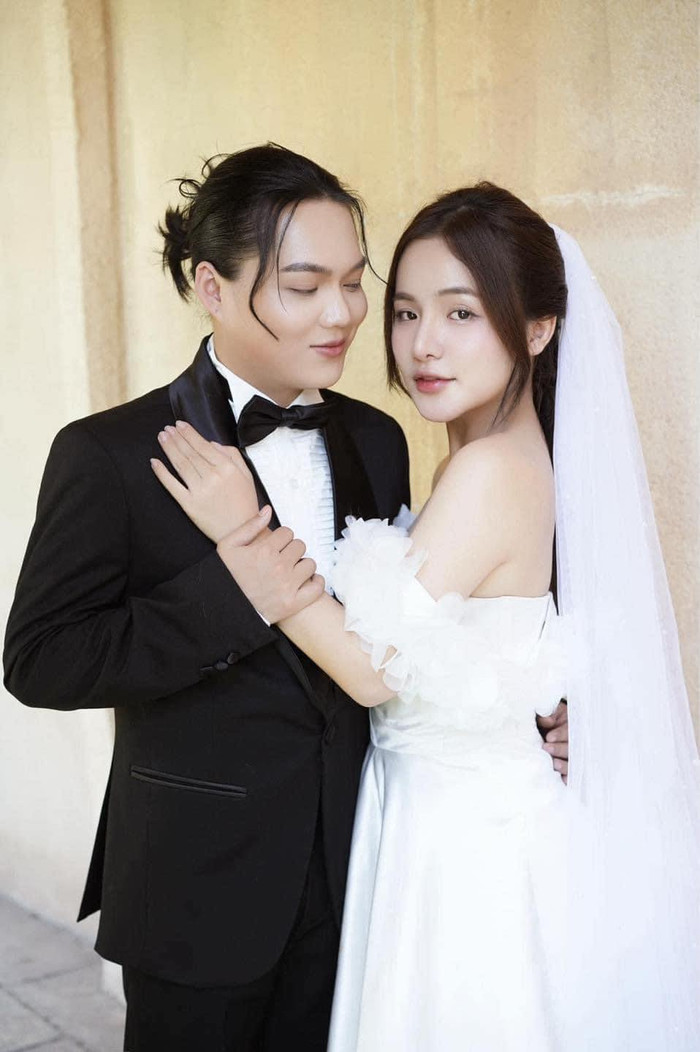 Thông tin Phạm Thoại lên xe hoa gây xôn xao cộng đồng mạng.