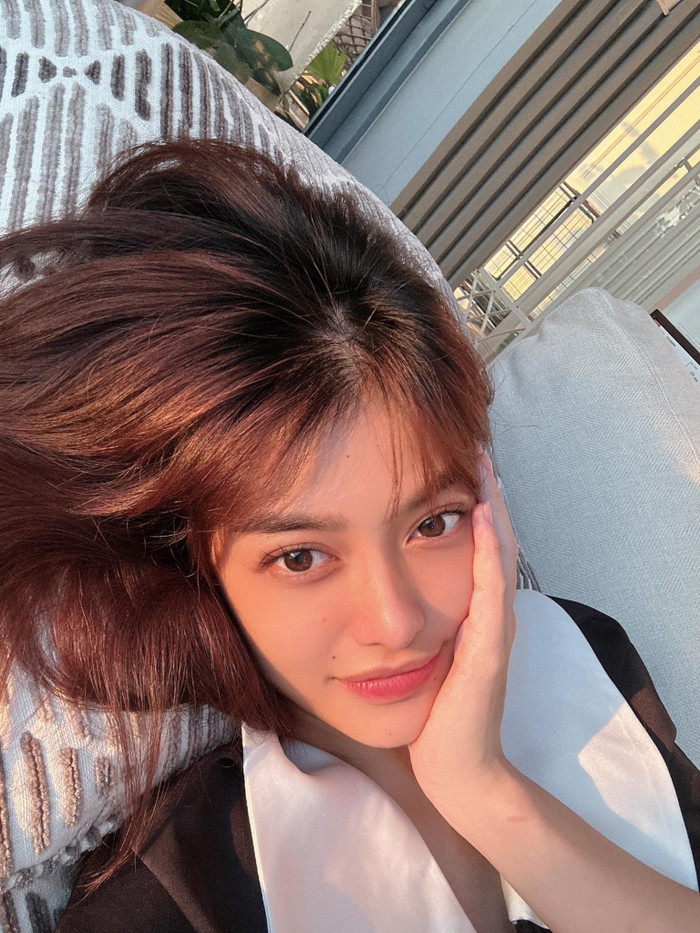 Khoảnh khắc Kiều Loan đăng tải hé lộ một vài góc cơ ngơi không gian sống sang chảnh khiến dân tình không khỏi trầm trồ. 