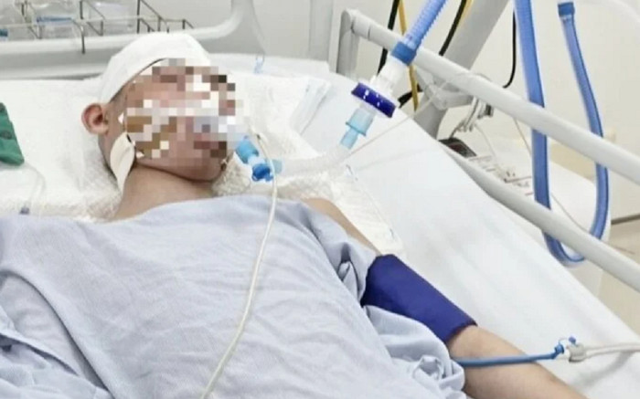 Vụ nam sinh bị đánh chấn thương sọ não: 'Mẹ đụng vào chân tay, con có biểu hiện rụt lại' Ảnh 2