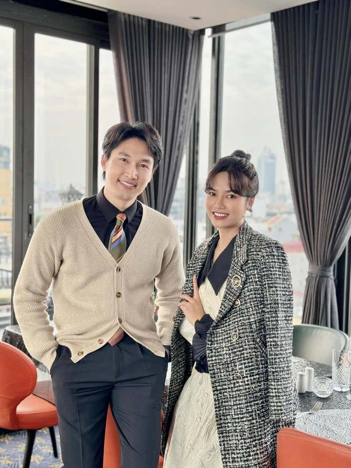 Đình Tú lộ ảnh thân mật với một mỹ nhân xinh chẳng kém Huyền Lizzie Ảnh 2