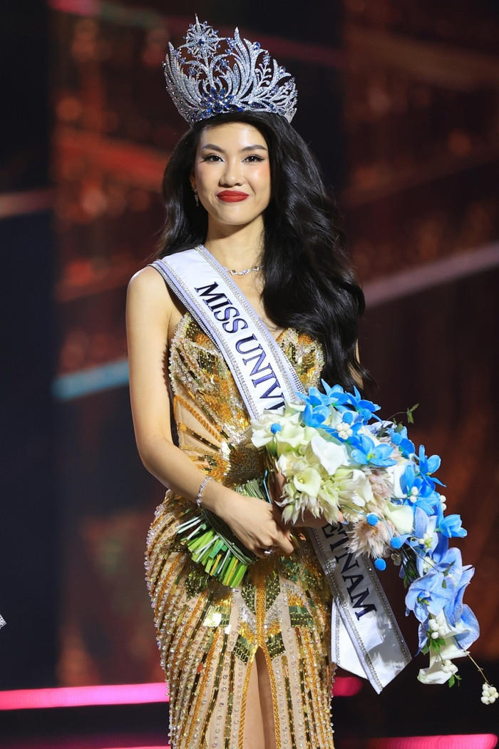 Khoảnh khắc đăng quang của người đẹp Hà Nội - Bùi Quỳnh Hoa. Ảnh Miss Universe Vietnam