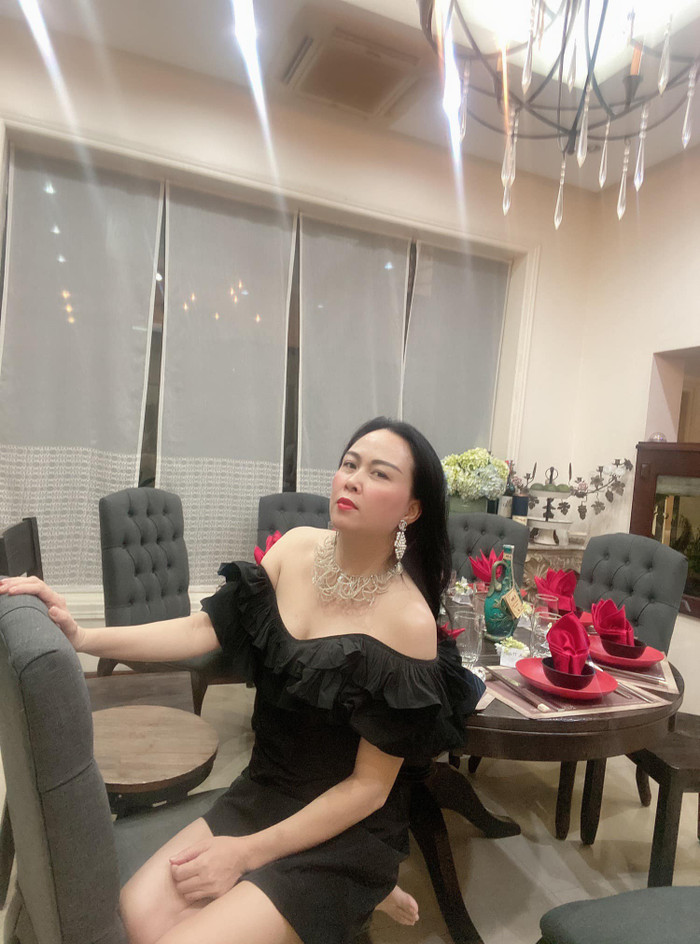 Nhan sắc và vóc dáng của vợ cũ Quách Ngọc Ngoan ở tuổi U50 gây sốt mạng xã hội.