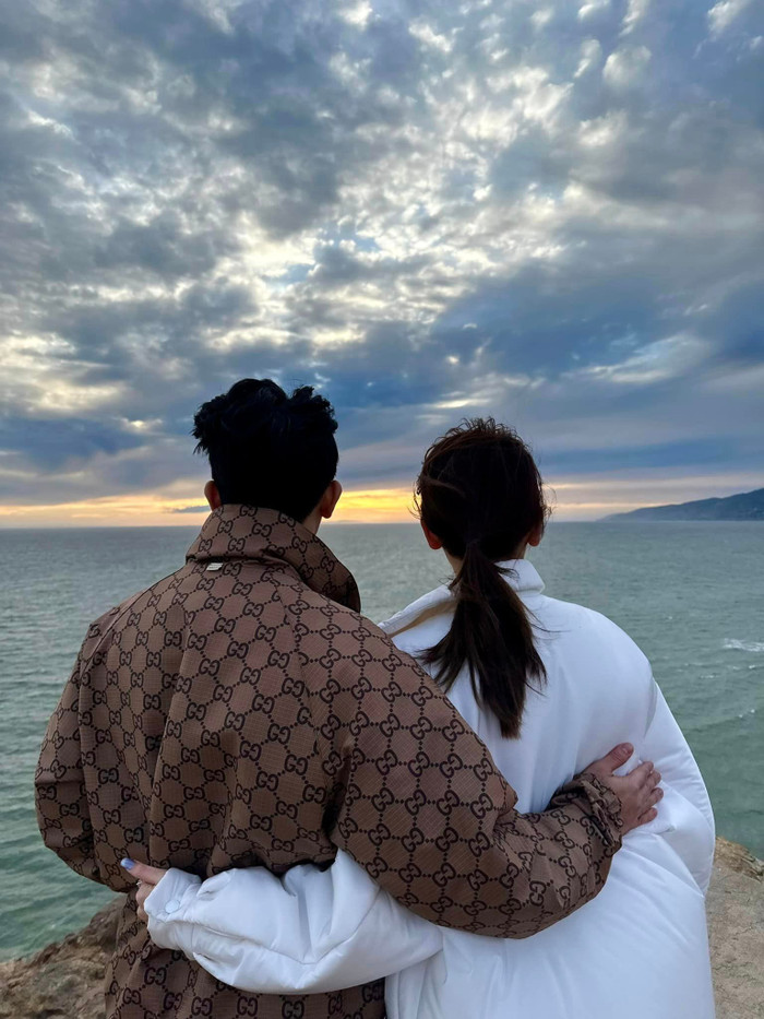 Trấn Thành khoe ảnh cực ngọt bên bà xã, chỉ một hành động khiến dân tình đồng loạt 'xin vía' Ảnh 3