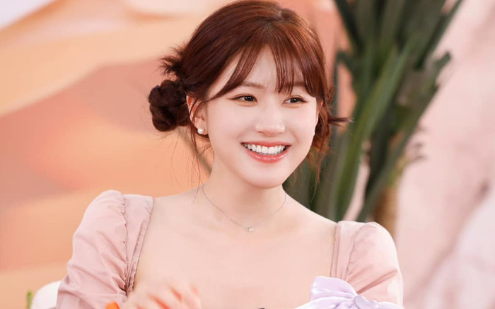 Triệu Lộ Tư bị chê quê mùa khi so sánh với nữ đồng nghiệp kém nổi Ảnh 2