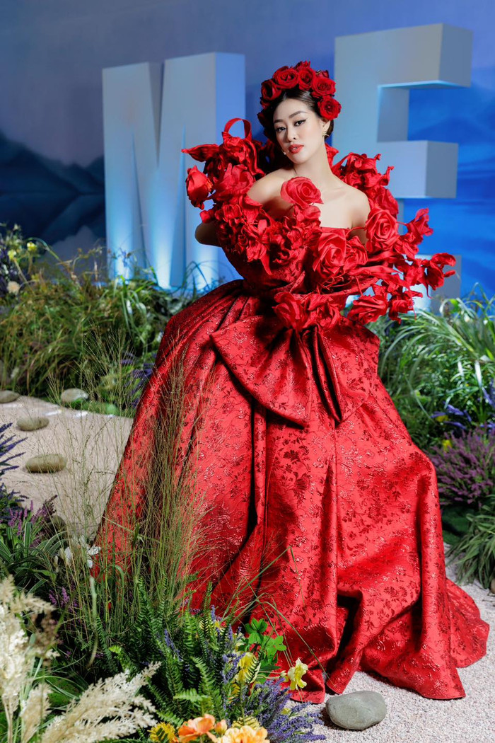 Cùng Bùi Quỳnh Hoa, Hà Thu, Khánh Vân là một trong những mentor đồng hành cùng Miss Earth Việt Nam 2023. Hoa hậu được nhận xét là một người tình cảm khi có lần xúc động bật khóc bởi cô lo lắng thí sinh không hoàn thành phần thi vì áp lực. 