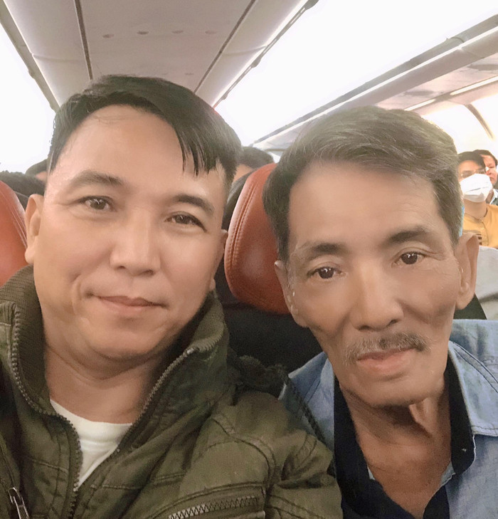 Tô Hiếu (bên trái) vừa tung đoạn ghi âm giữa anh và nghệ sĩ Thương Tín.