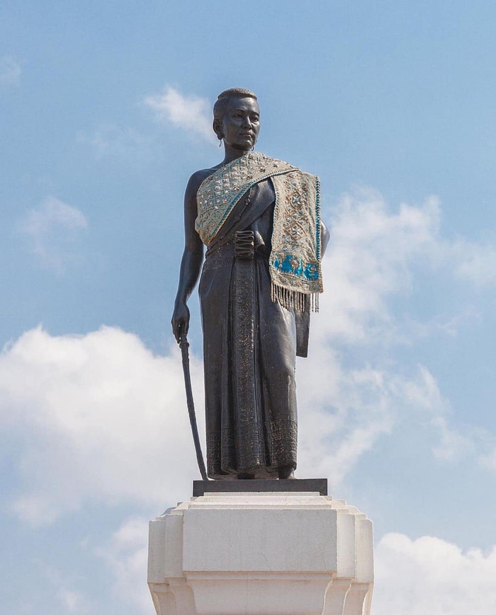 Đài tưởng niệm Ya - Mo tại Thái Lan. 