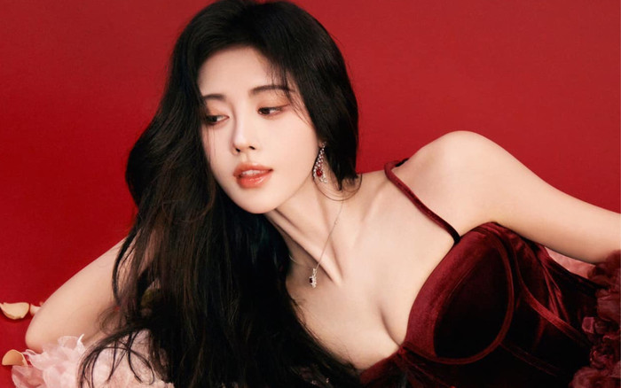 Cúc Tịnh Y lộ vòng 1 đẫy đà Ảnh 2