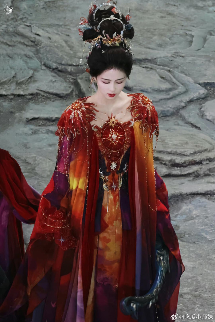 Nữ chính Bạch Thước do Bạch Lộc đóng kết hôn cùng nam phụ Trọng Chiêu do Thường Hoa Sâm đóng