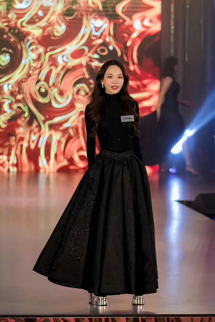 Hoa hậu Mai Phương trong phần trình diễn Top Model thuộc khuôn khổ Miss World vừa qua. 