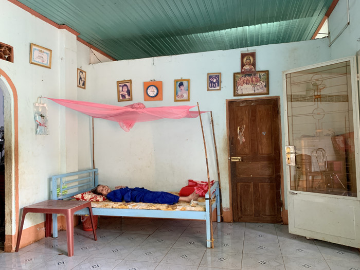 Gian nhà sau nơi bà Khơng nghỉ ngơi rất gọn gàng, sạch sẽ.