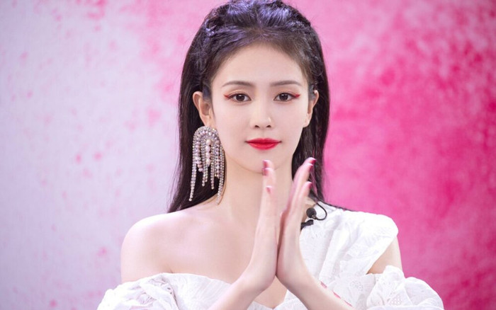 Em gái Bạch Lộc gây sốt màn ảnh, nhan sắc thế nào mà được khen sắp vượt qua chị Ảnh 2