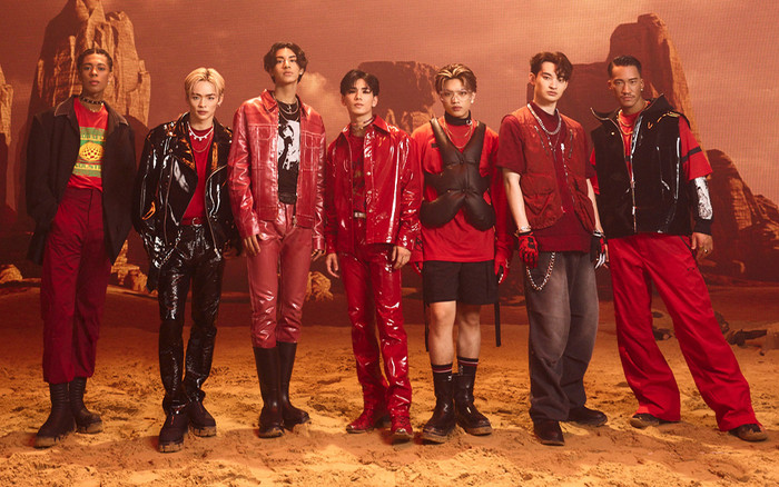 Nhóm nhạc đang hot tại Nhật Bản bất ngờ kết hợp cùng một nữ ca sĩ Vpop Ảnh 2