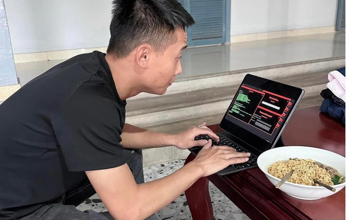 Hoa hậu Thùy Tiên than thở vì Facebook bị lỗi, Quang Linh thật sự là 'hacker' Ảnh 2