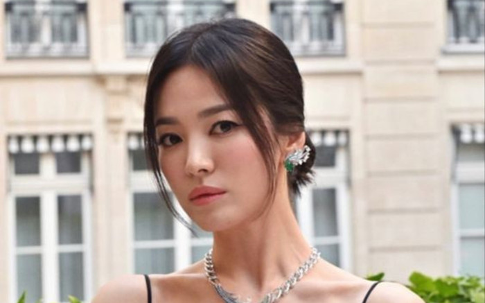 Song Hye Kyo được người tình tiếp sức trên phim trường, tình cảm đến đâu mà khiến cô nàng hí hửng khoe Ảnh 2