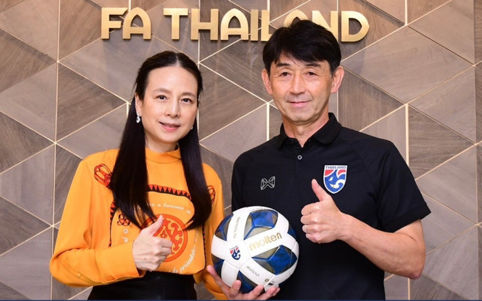 HLV tuyển Thái Lan có mức lương thua xa HLV Troussier Ảnh 2