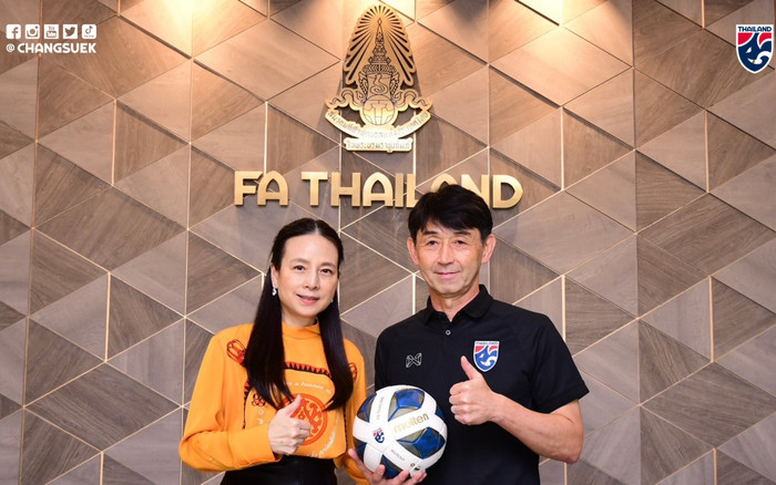 Mức lương của HLV tuyển Thái Lan dưới 700 triệu đồng/tháng là điều đáng ngạc nhiên. Ảnh: FAT